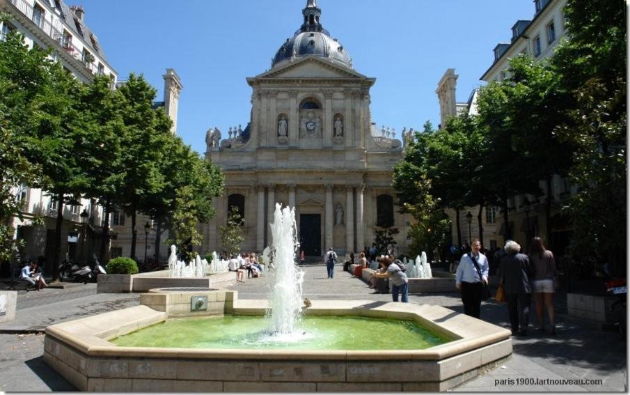 Apartamento Petite Maison Avec Cour Dans Les Beaux Quartiers-Vous Faites Le Menage- Very Good Prices For T-H-E Location But You Have To Clea-N Th-E Flat París Exterior foto