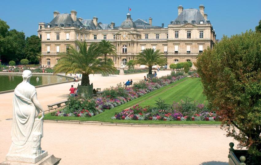 Apartamento Petite Maison Avec Cour Dans Les Beaux Quartiers-Vous Faites Le Menage- Very Good Prices For T-H-E Location But You Have To Clea-N Th-E Flat París Exterior foto