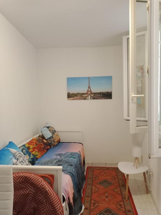 Apartamento Petite Maison Avec Cour Dans Les Beaux Quartiers-Vous Faites Le Menage- Very Good Prices For T-H-E Location But You Have To Clea-N Th-E Flat París Exterior foto