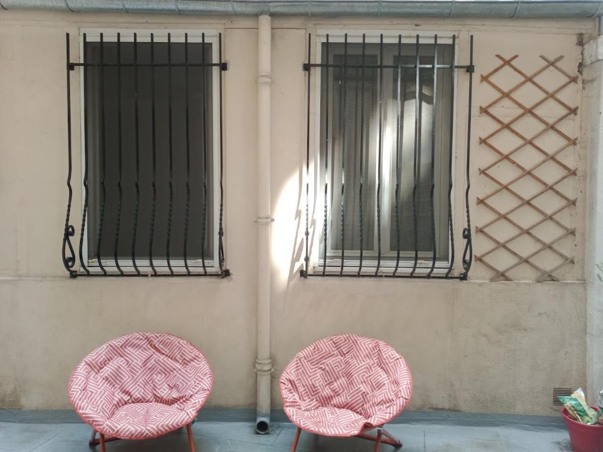 Apartamento Petite Maison Avec Cour Dans Les Beaux Quartiers-Vous Faites Le Menage- Very Good Prices For T-H-E Location But You Have To Clea-N Th-E Flat París Exterior foto