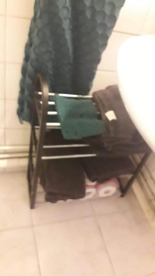 Apartamento Petite Maison Avec Cour Dans Les Beaux Quartiers-Vous Faites Le Menage- Very Good Prices For T-H-E Location But You Have To Clea-N Th-E Flat París Exterior foto